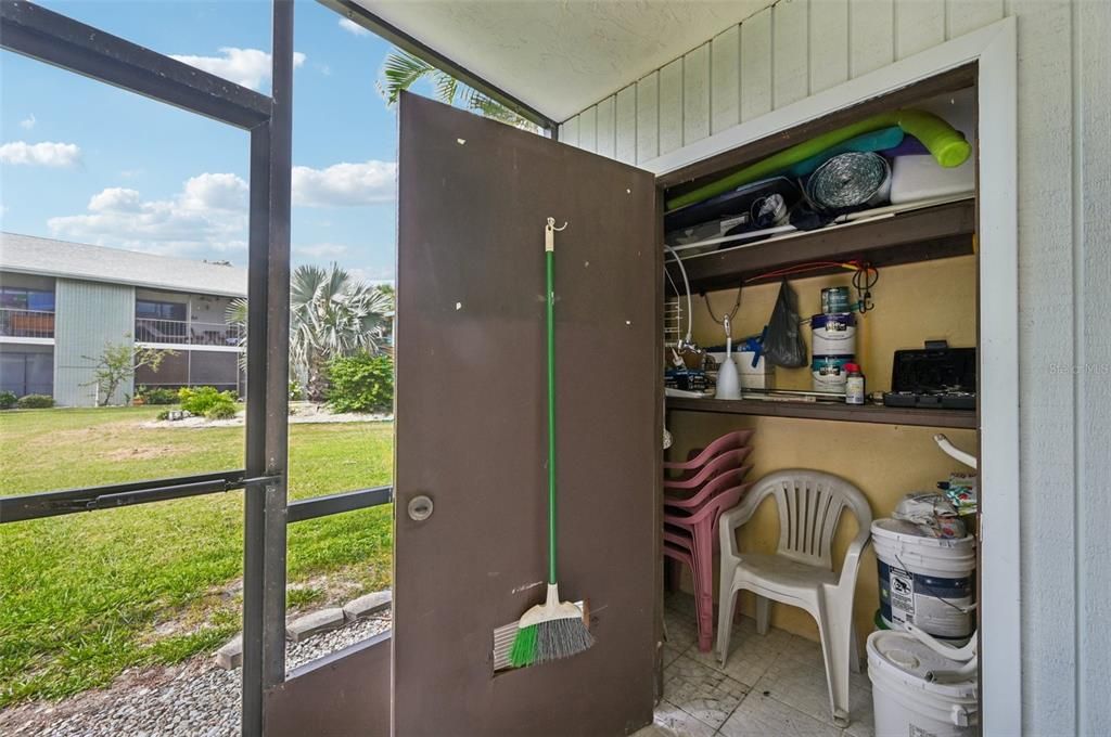 На продажу: $225,000 (2 спален, 2 ванн, 966 Квадратных фут)