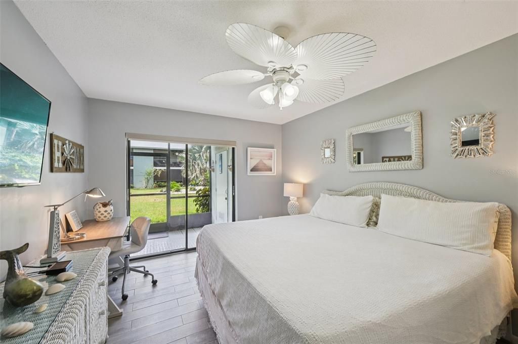 На продажу: $225,000 (2 спален, 2 ванн, 966 Квадратных фут)