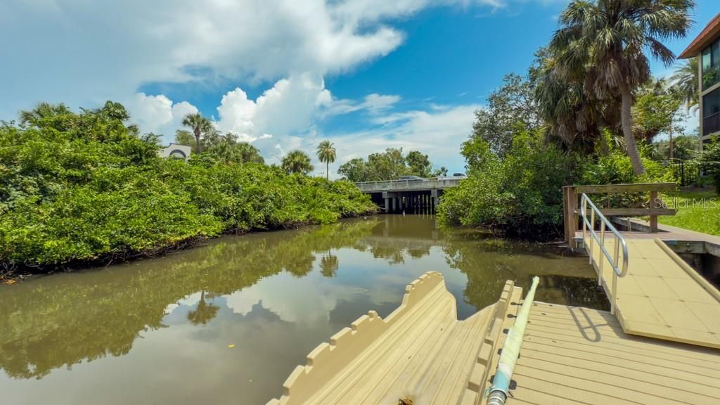 На продажу: $349,900 (2 спален, 2 ванн, 940 Квадратных фут)