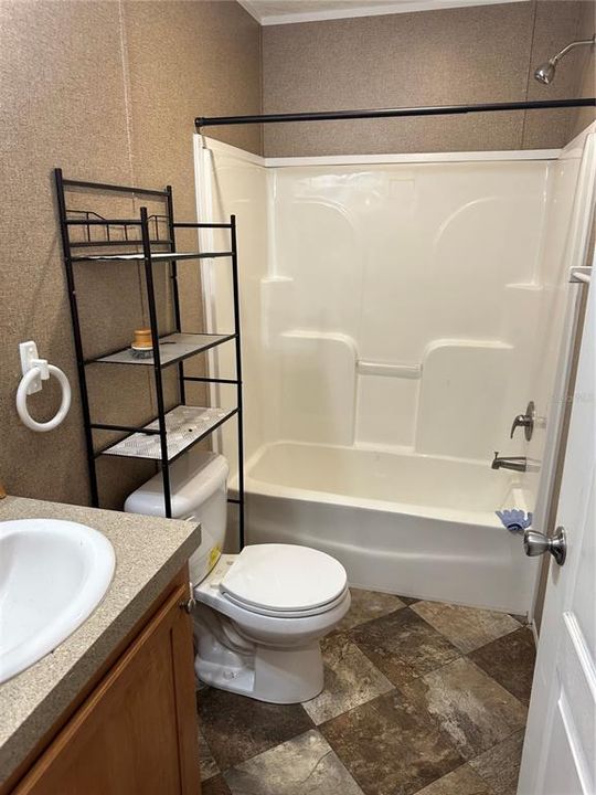 合同活跃: $210,000 (3 贝兹, 2 浴室, 1248 平方英尺)