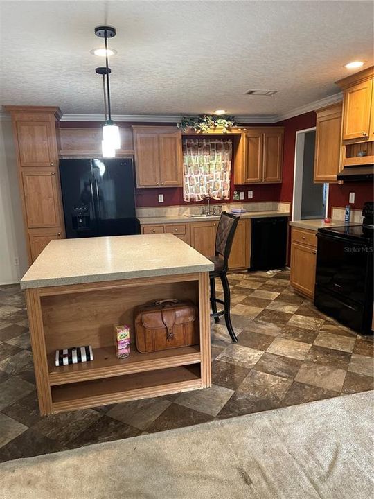 合同活跃: $210,000 (3 贝兹, 2 浴室, 1248 平方英尺)