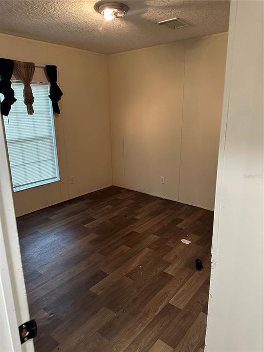 合同活跃: $210,000 (3 贝兹, 2 浴室, 1248 平方英尺)