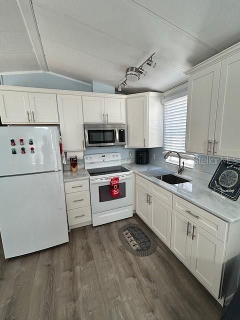 For Sale: $218,218 (1 beds, 1 baths, 392 Square Feet)