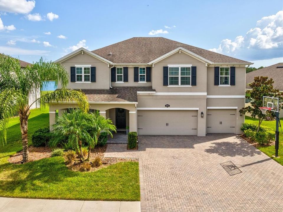 合同活跃: $840,000 (5 贝兹, 3 浴室, 3421 平方英尺)