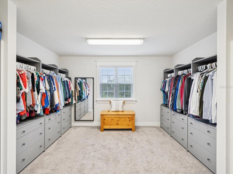 合同活跃: $840,000 (5 贝兹, 3 浴室, 3421 平方英尺)