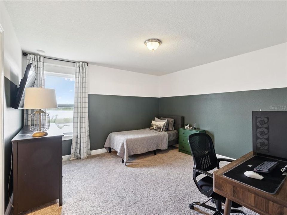 合同活跃: $840,000 (5 贝兹, 3 浴室, 3421 平方英尺)