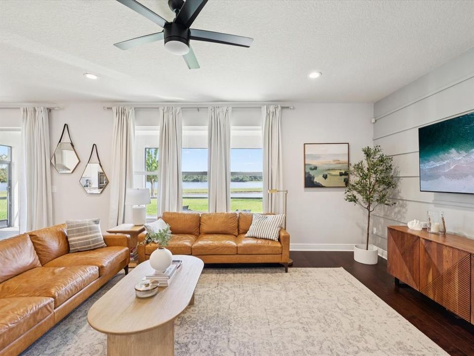 合同活跃: $840,000 (5 贝兹, 3 浴室, 3421 平方英尺)