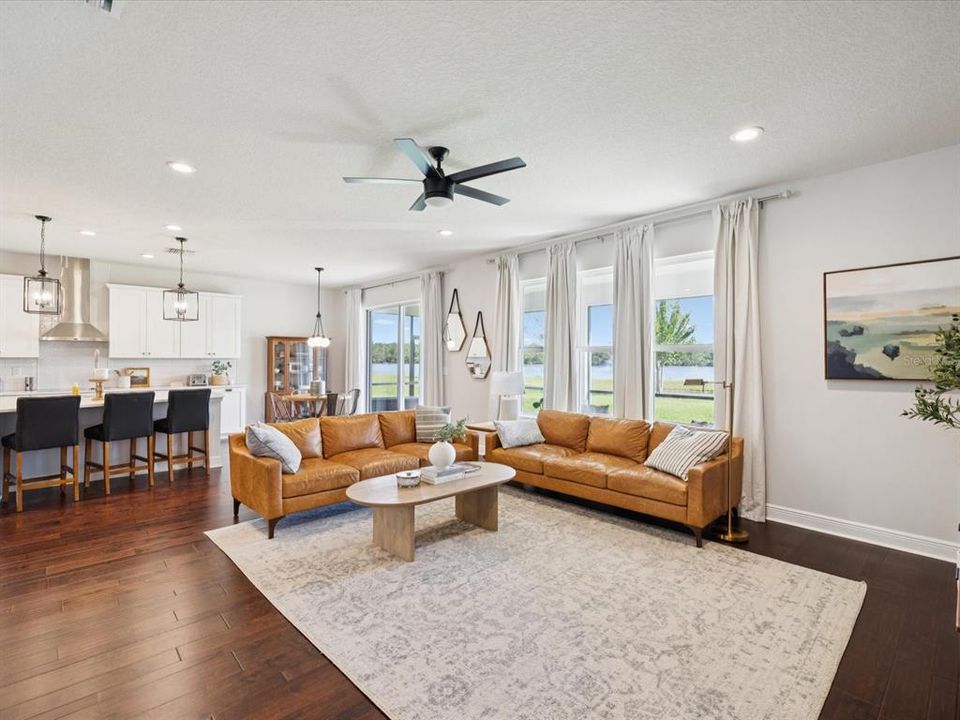 合同活跃: $840,000 (5 贝兹, 3 浴室, 3421 平方英尺)