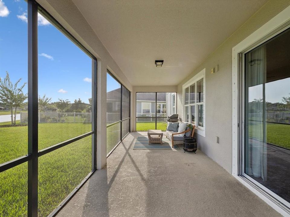 合同活跃: $840,000 (5 贝兹, 3 浴室, 3421 平方英尺)