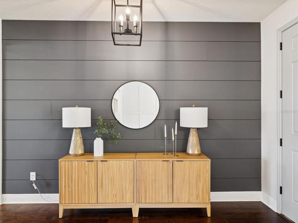 合同活跃: $840,000 (5 贝兹, 3 浴室, 3421 平方英尺)