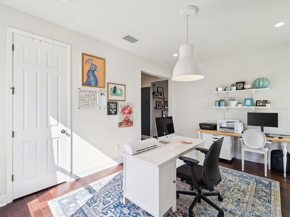 合同活跃: $840,000 (5 贝兹, 3 浴室, 3421 平方英尺)