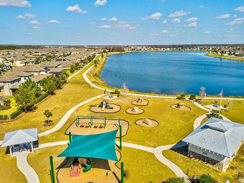 合同活跃: $840,000 (5 贝兹, 3 浴室, 3421 平方英尺)