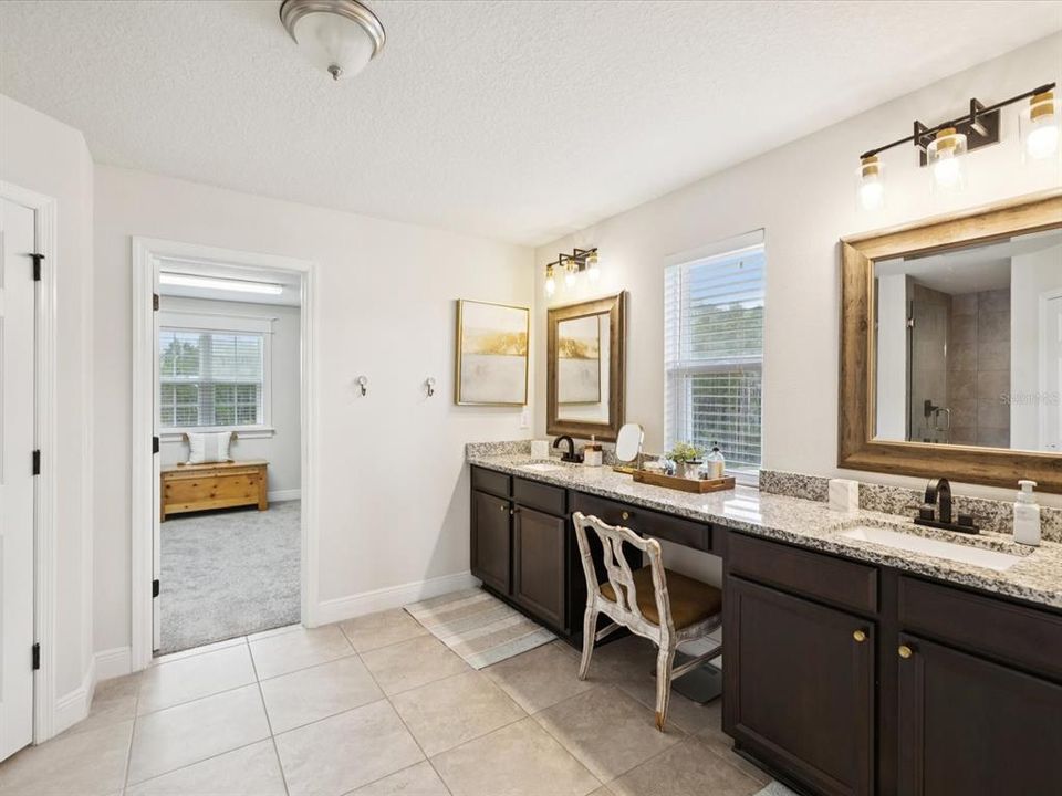 合同活跃: $840,000 (5 贝兹, 3 浴室, 3421 平方英尺)