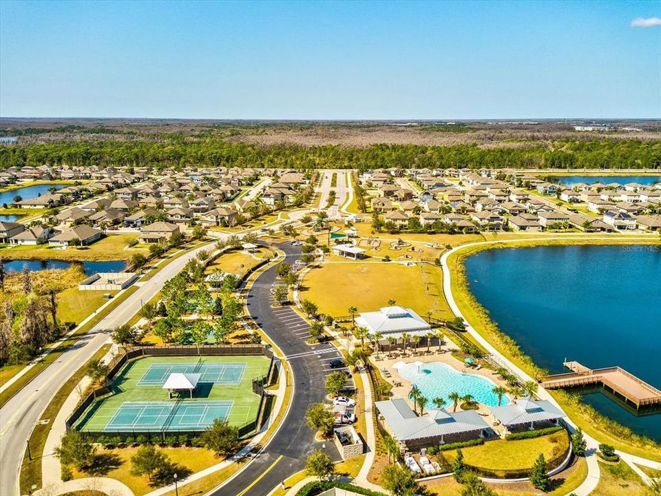 合同活跃: $840,000 (5 贝兹, 3 浴室, 3421 平方英尺)