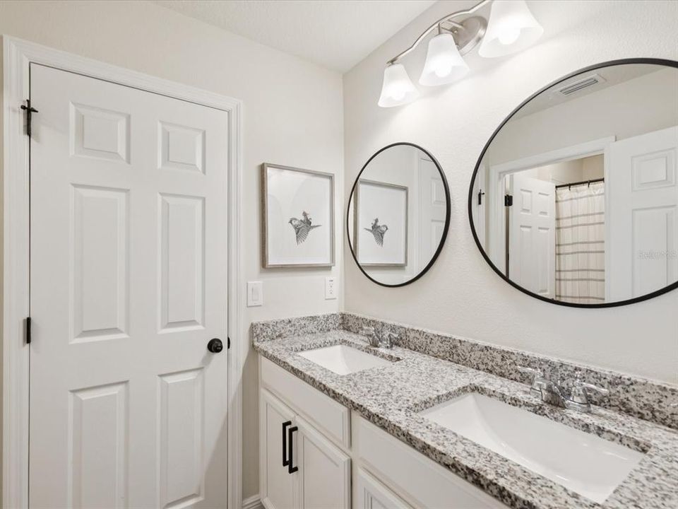 合同活跃: $840,000 (5 贝兹, 3 浴室, 3421 平方英尺)