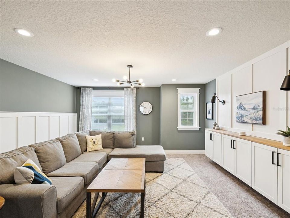 合同活跃: $840,000 (5 贝兹, 3 浴室, 3421 平方英尺)