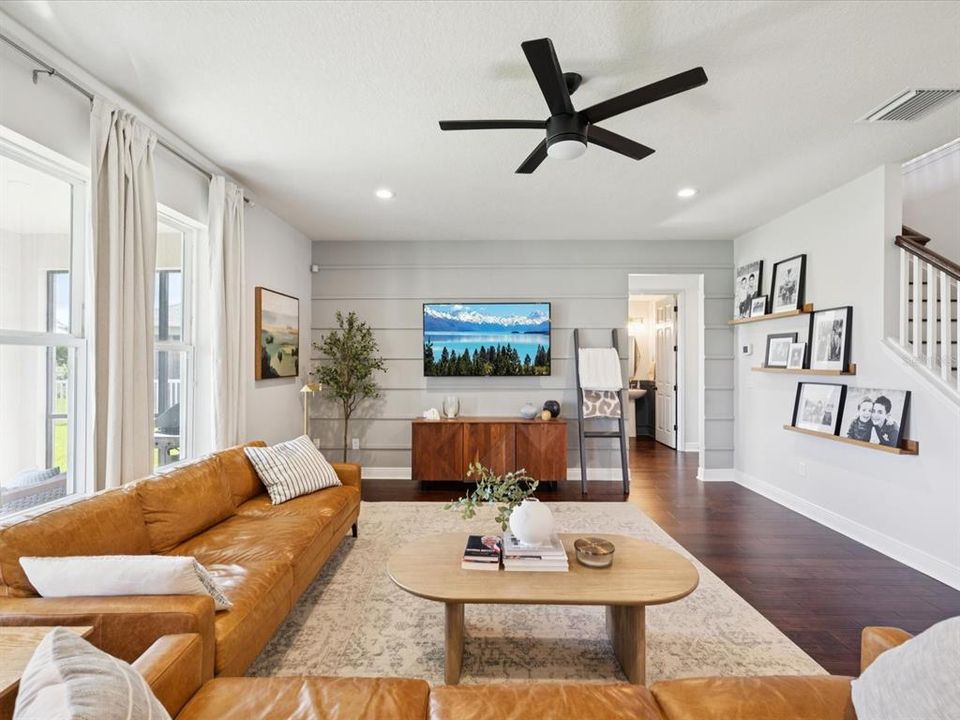 合同活跃: $840,000 (5 贝兹, 3 浴室, 3421 平方英尺)