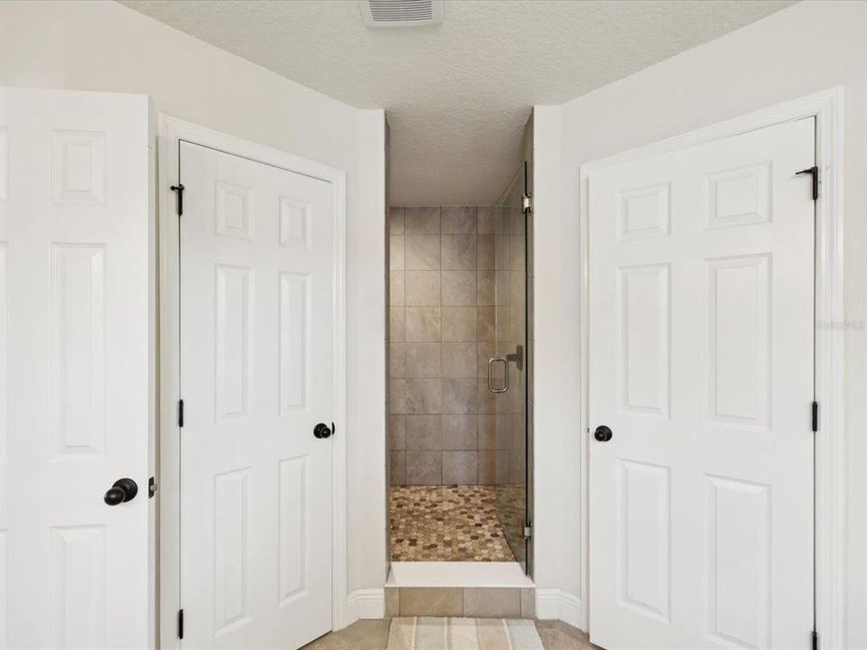 合同活跃: $840,000 (5 贝兹, 3 浴室, 3421 平方英尺)