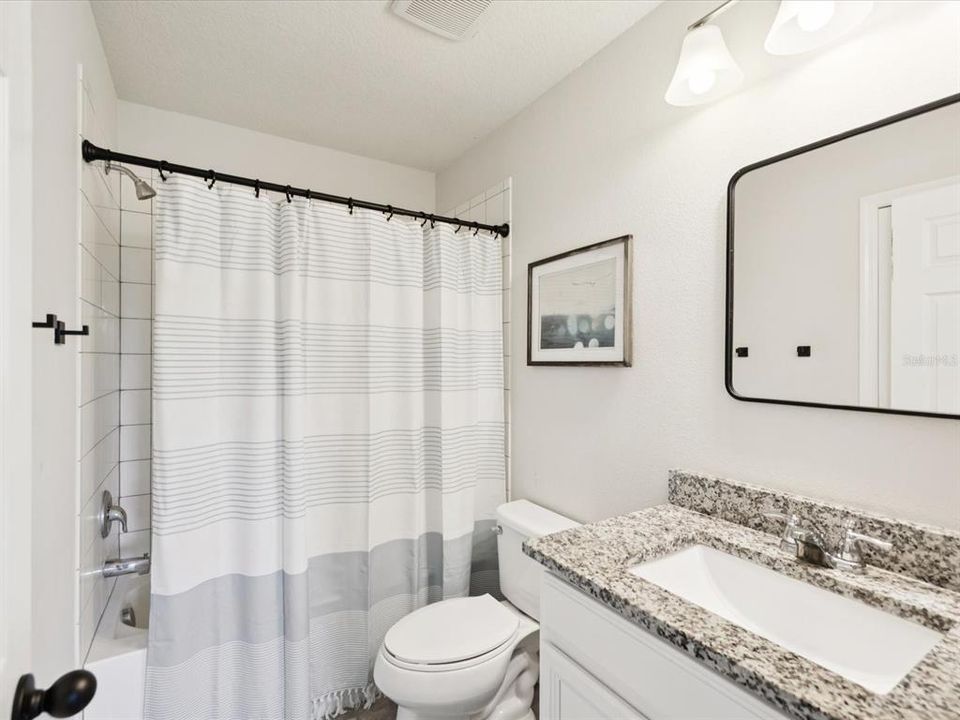 合同活跃: $840,000 (5 贝兹, 3 浴室, 3421 平方英尺)