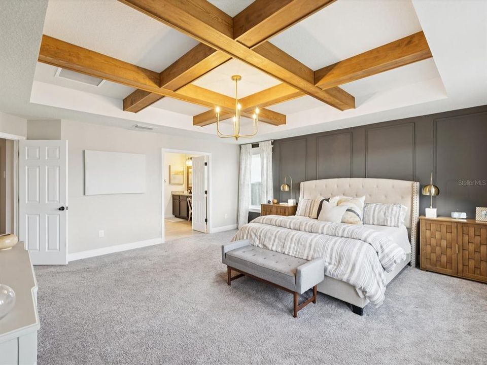 合同活跃: $840,000 (5 贝兹, 3 浴室, 3421 平方英尺)