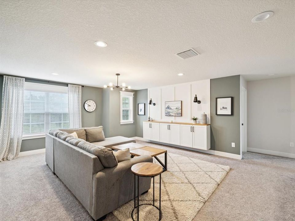 合同活跃: $840,000 (5 贝兹, 3 浴室, 3421 平方英尺)