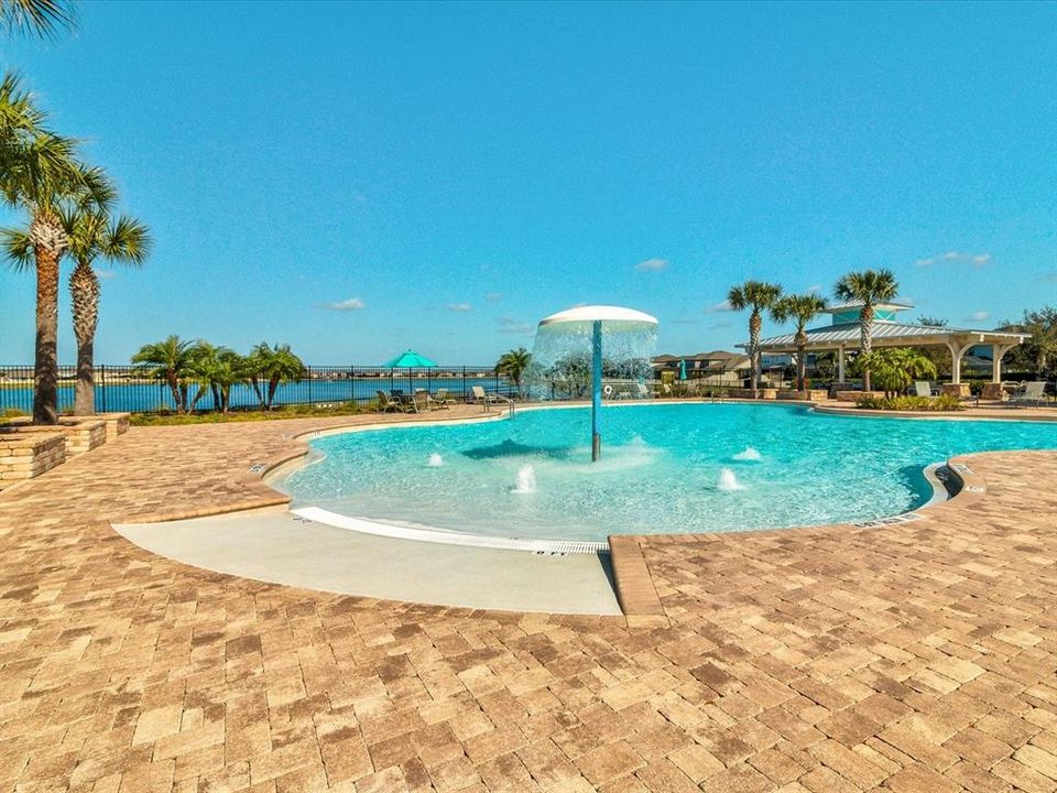 合同活跃: $840,000 (5 贝兹, 3 浴室, 3421 平方英尺)