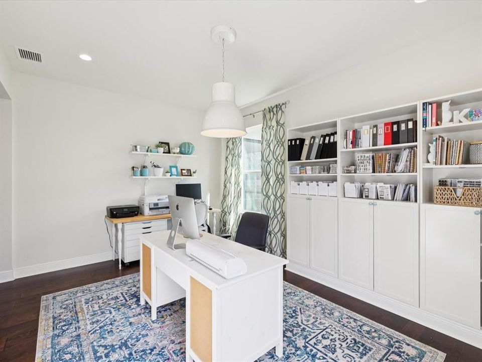 合同活跃: $840,000 (5 贝兹, 3 浴室, 3421 平方英尺)