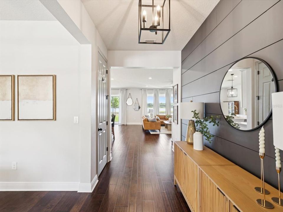 合同活跃: $840,000 (5 贝兹, 3 浴室, 3421 平方英尺)