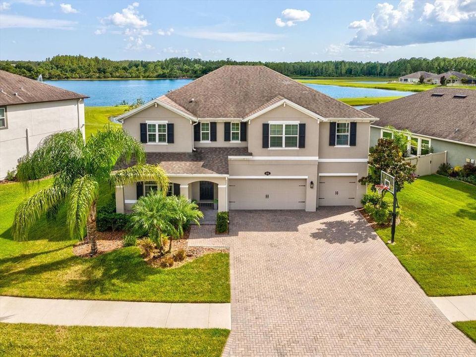 合同活跃: $840,000 (5 贝兹, 3 浴室, 3421 平方英尺)