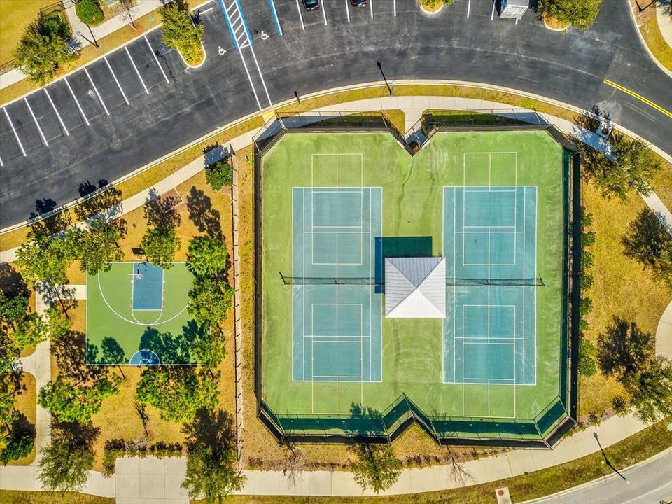 合同活跃: $840,000 (5 贝兹, 3 浴室, 3421 平方英尺)