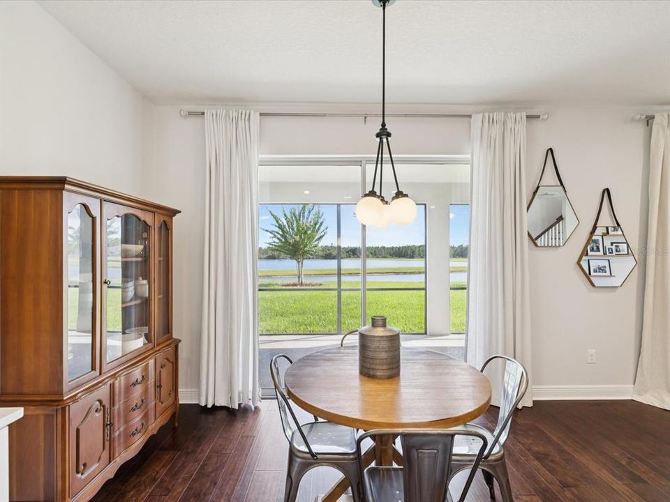 合同活跃: $840,000 (5 贝兹, 3 浴室, 3421 平方英尺)