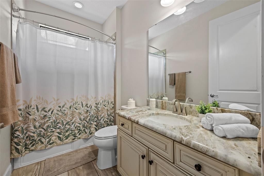 На продажу: $960,000 (6 спален, 4 ванн, 5280 Квадратных фут)