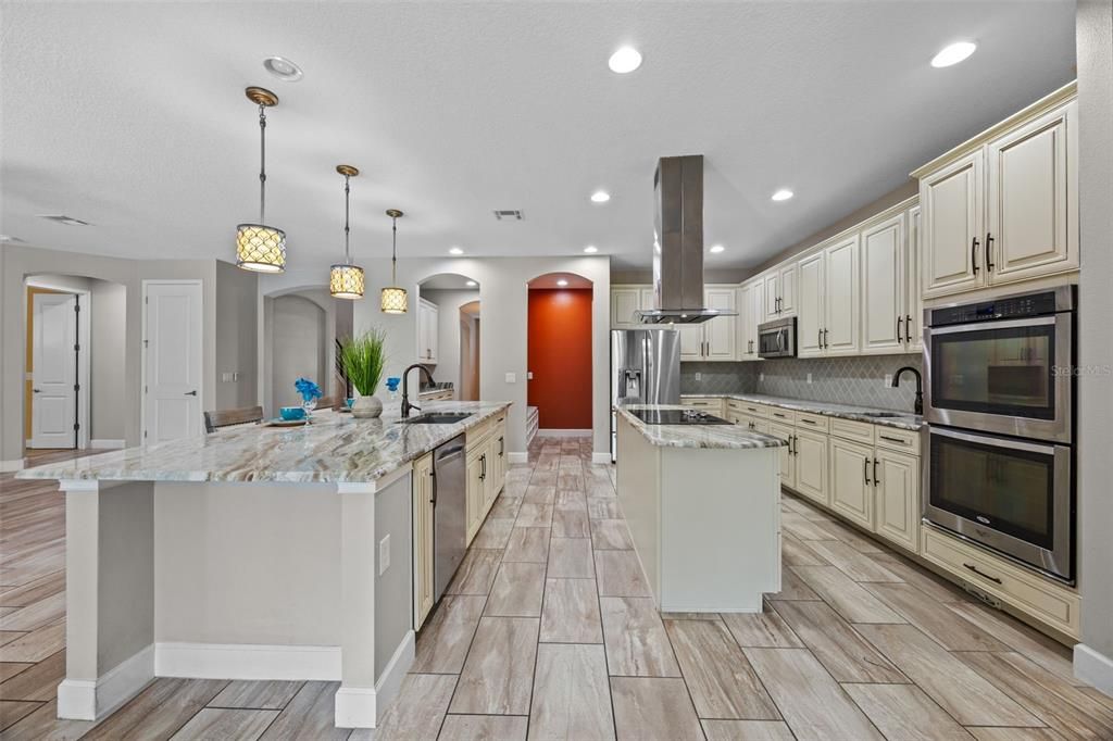 На продажу: $960,000 (6 спален, 4 ванн, 5280 Квадратных фут)