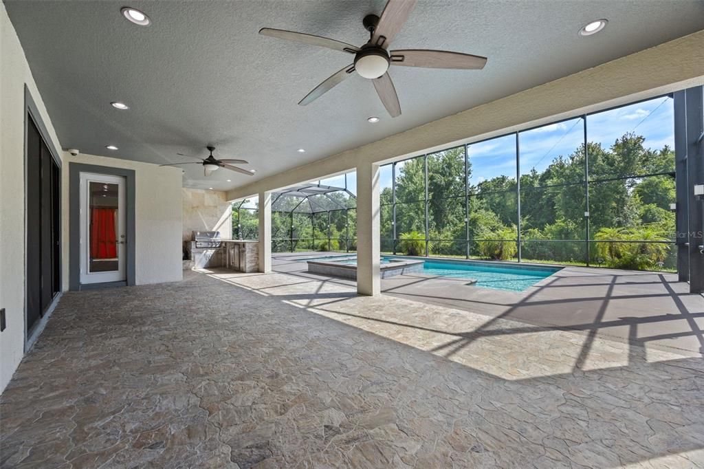 На продажу: $960,000 (6 спален, 4 ванн, 5280 Квадратных фут)