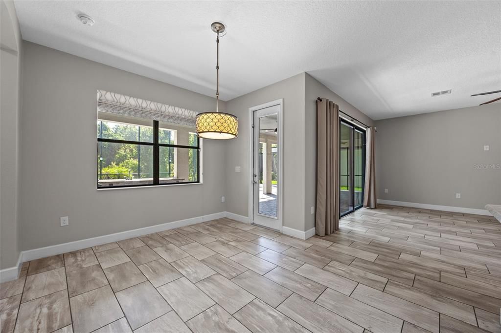 На продажу: $960,000 (6 спален, 4 ванн, 5280 Квадратных фут)