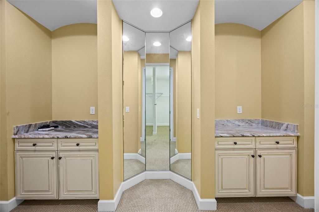 На продажу: $960,000 (6 спален, 4 ванн, 5280 Квадратных фут)