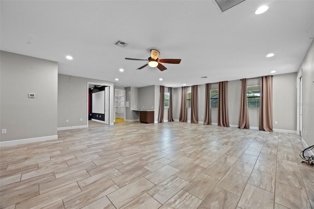 На продажу: $960,000 (6 спален, 4 ванн, 5280 Квадратных фут)