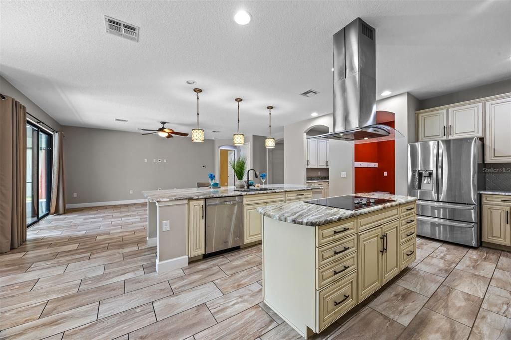 На продажу: $960,000 (6 спален, 4 ванн, 5280 Квадратных фут)