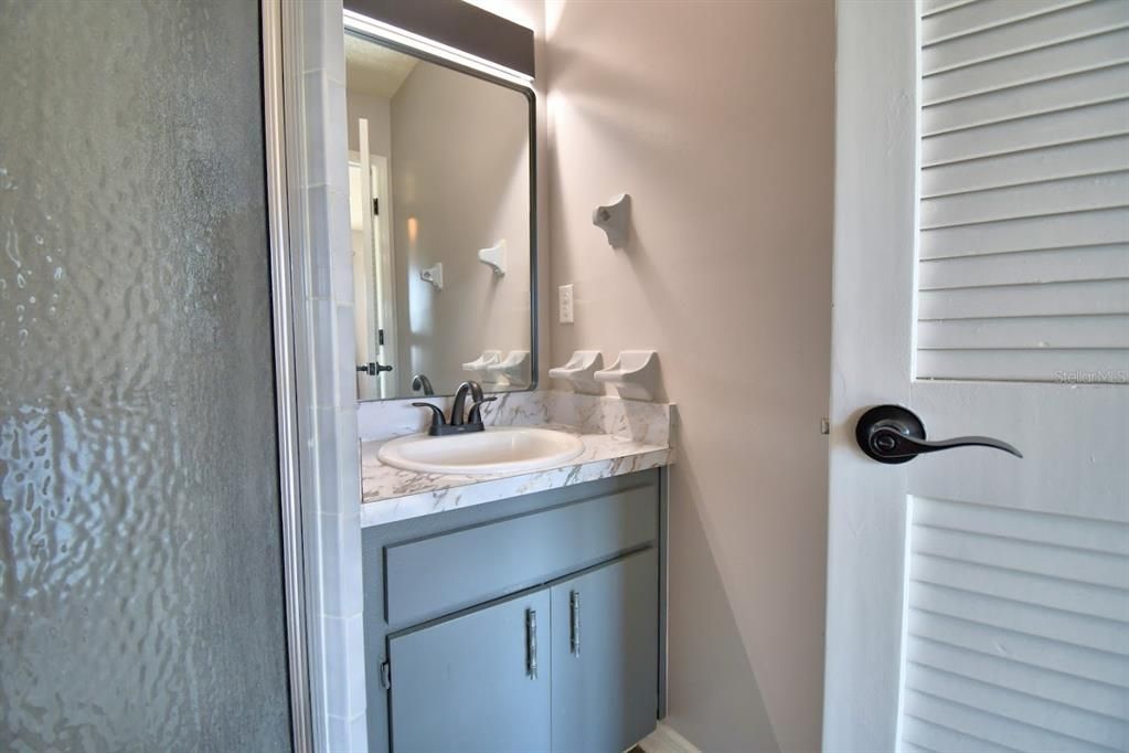 For Sale: $170,000 (2 beds, 2 baths, 831 Square Feet)