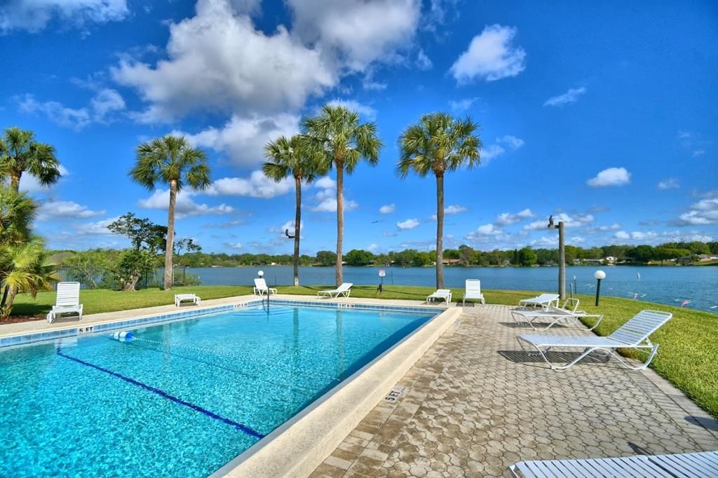 For Sale: $170,000 (2 beds, 2 baths, 831 Square Feet)