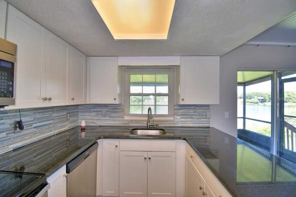 For Sale: $170,000 (2 beds, 2 baths, 831 Square Feet)