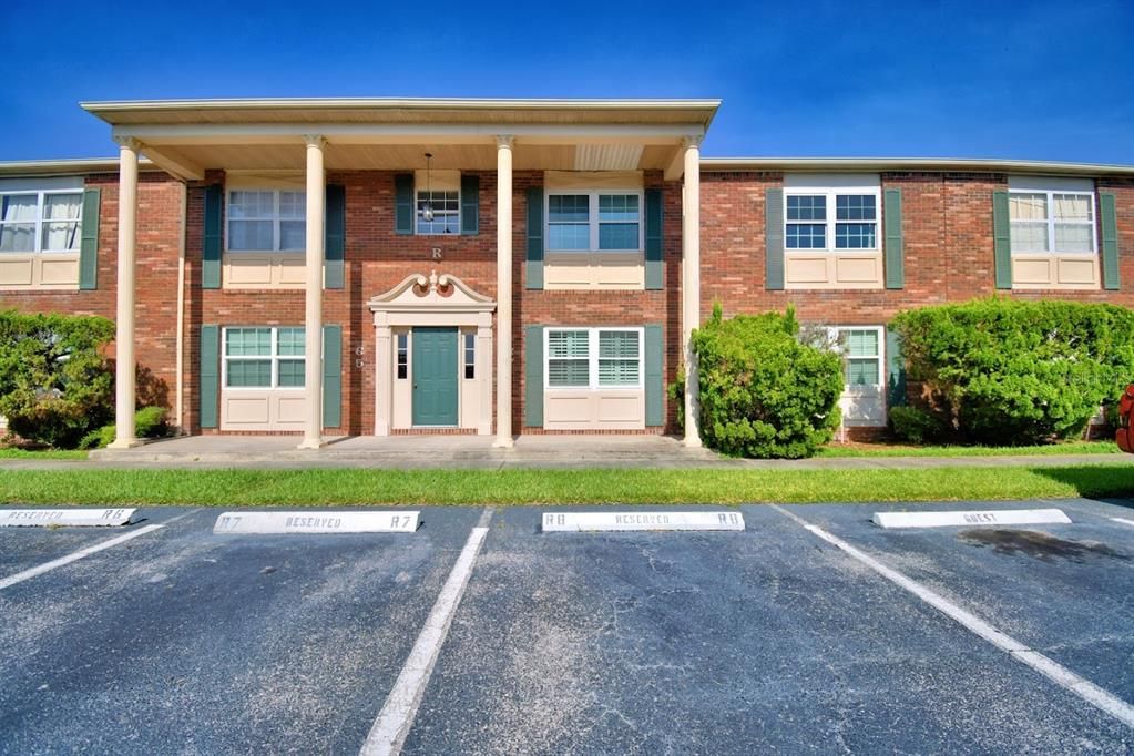 For Sale: $170,000 (2 beds, 2 baths, 831 Square Feet)