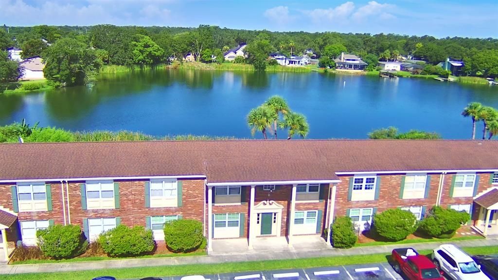 For Sale: $170,000 (2 beds, 2 baths, 831 Square Feet)