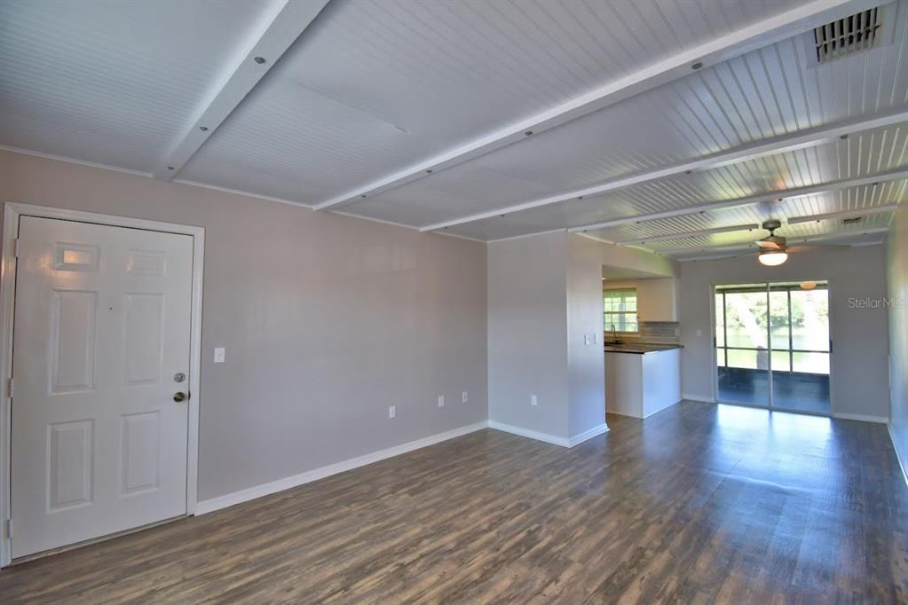 For Sale: $170,000 (2 beds, 2 baths, 831 Square Feet)