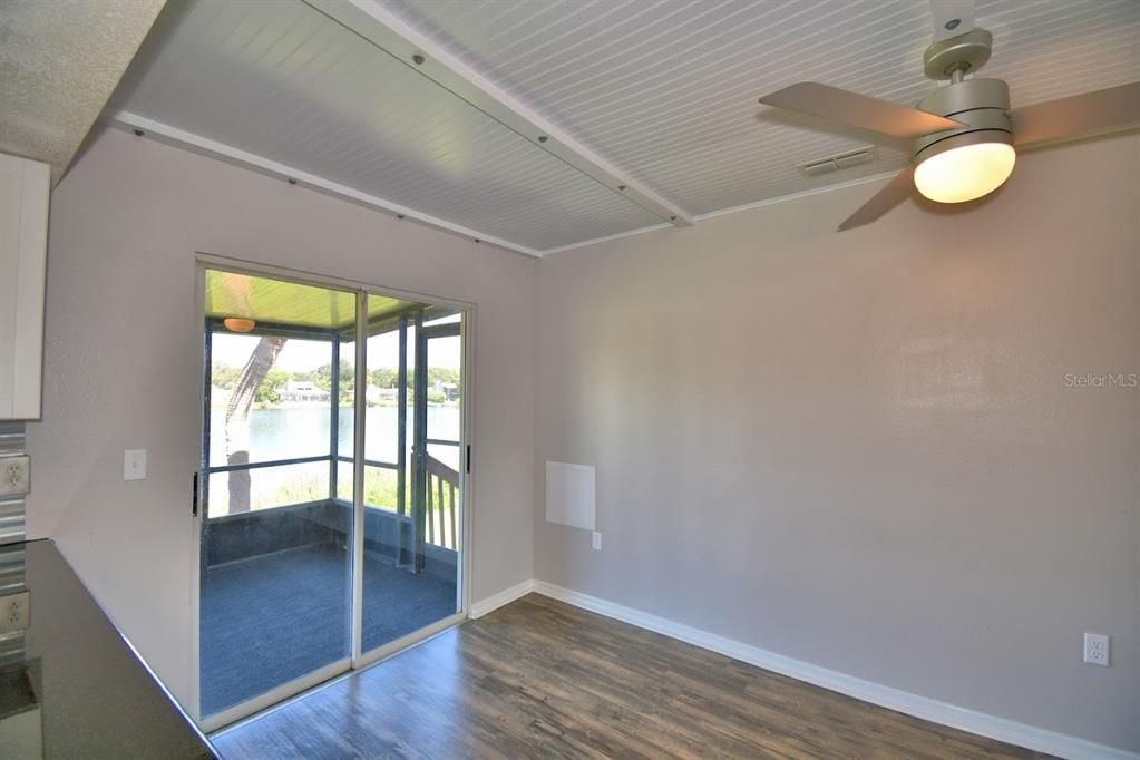 For Sale: $170,000 (2 beds, 2 baths, 831 Square Feet)