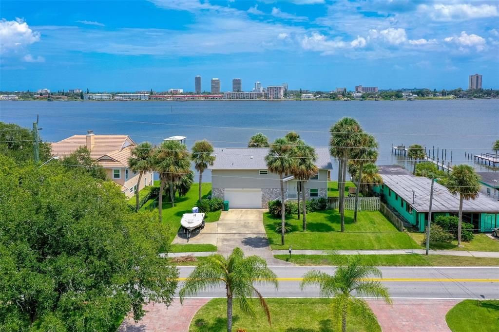 For Sale: $889,999 (3 beds, 2 baths, 1884 Square Feet)