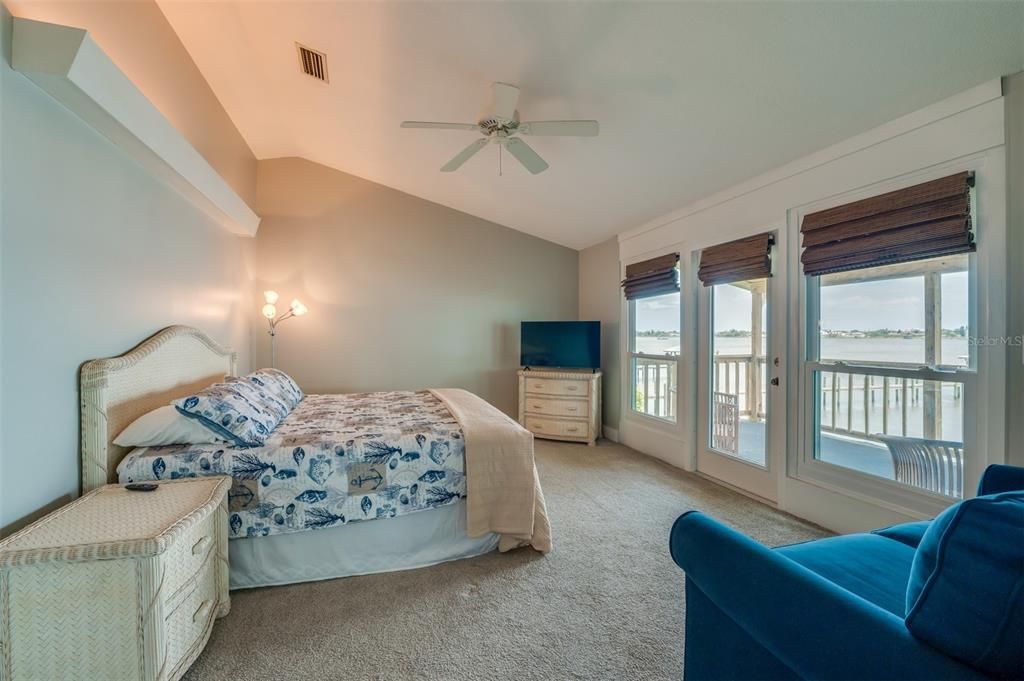 For Sale: $889,999 (3 beds, 2 baths, 1884 Square Feet)