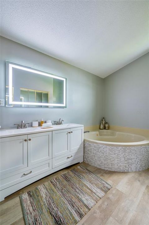 For Sale: $889,999 (3 beds, 2 baths, 1884 Square Feet)