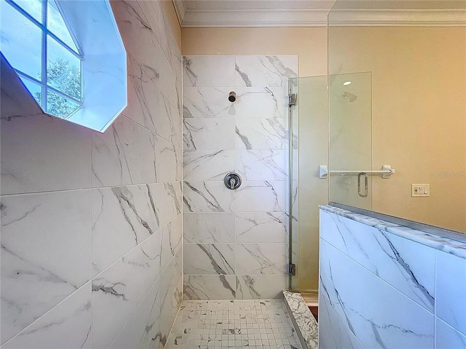 En Venta: $1,100,000 (3 camas, 3 baños, 3046 Pies cuadrados)