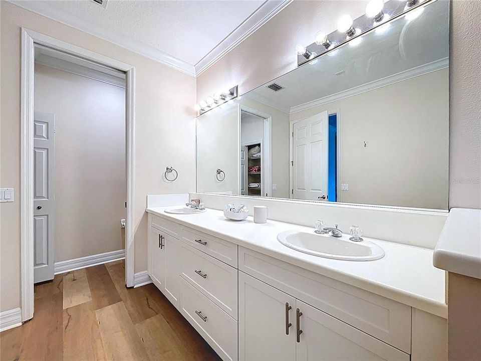 En Venta: $1,100,000 (3 camas, 3 baños, 3046 Pies cuadrados)